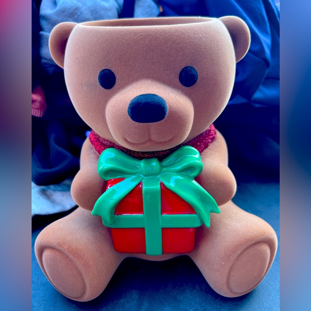 Bath and Body Works Teddy Bear w/Present 3 wick candle holder